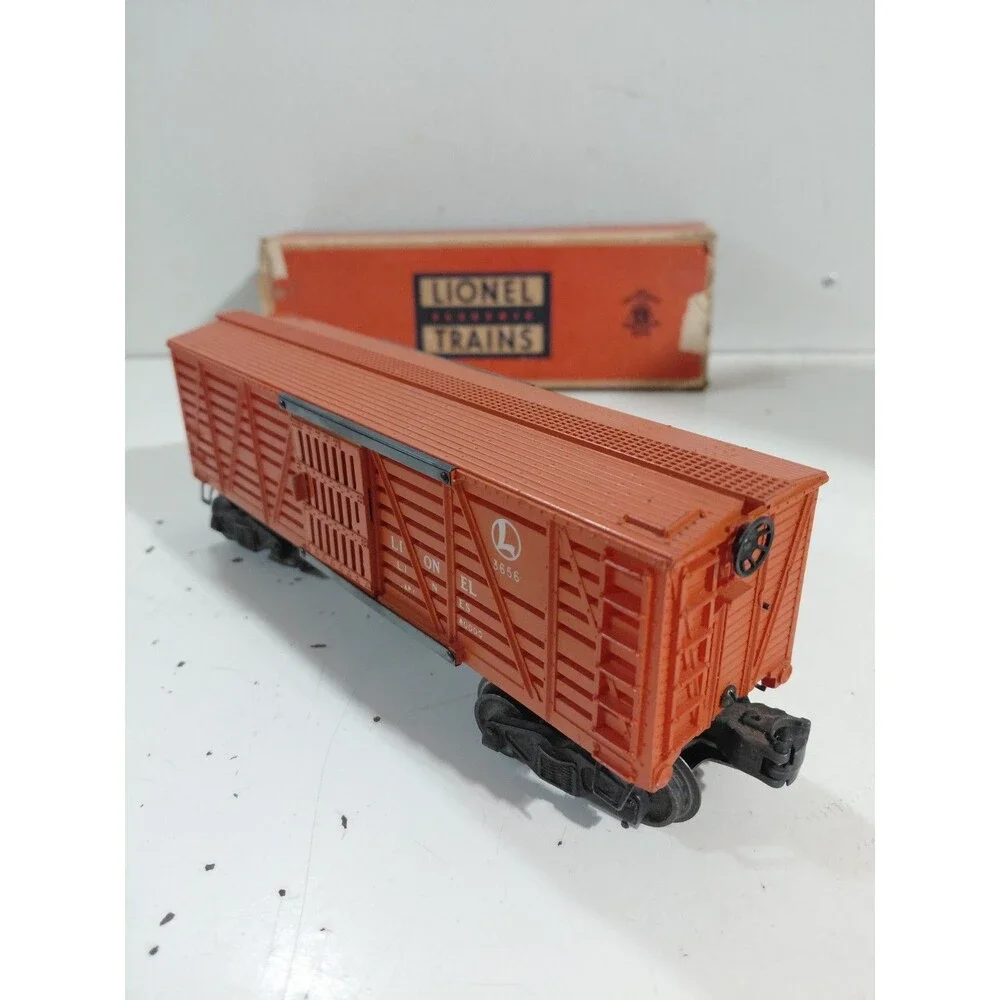 Lionel 3656 Train O Gauge Model Railroad Post War Stockyard  & Cattle Car w/Box